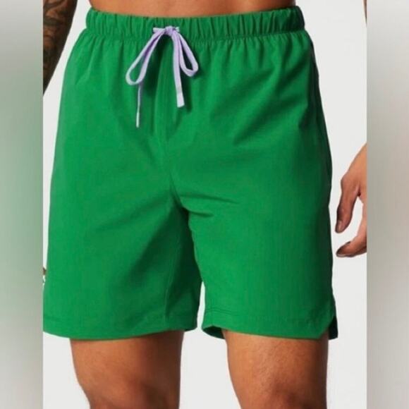 Fabletics The One Short 7in lined in Putting Green Athletic Lightweight Sz Sm - Picture 1 of 16